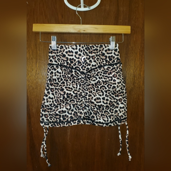 Zyia Leopard Double Scrunchy Hustle Short Size XS - Picture 3 of 4